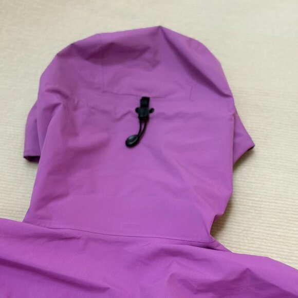 Arc'teryx rose pink windbreaker, unisex, comfortable and durable. - Picture 8 of 9